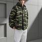 Herren-Kapuzenjacke mit Camouflage-Muster und mehreren Taschen
