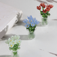 Set mit Miniatur-Blumenfiguren aus farbigem Glas